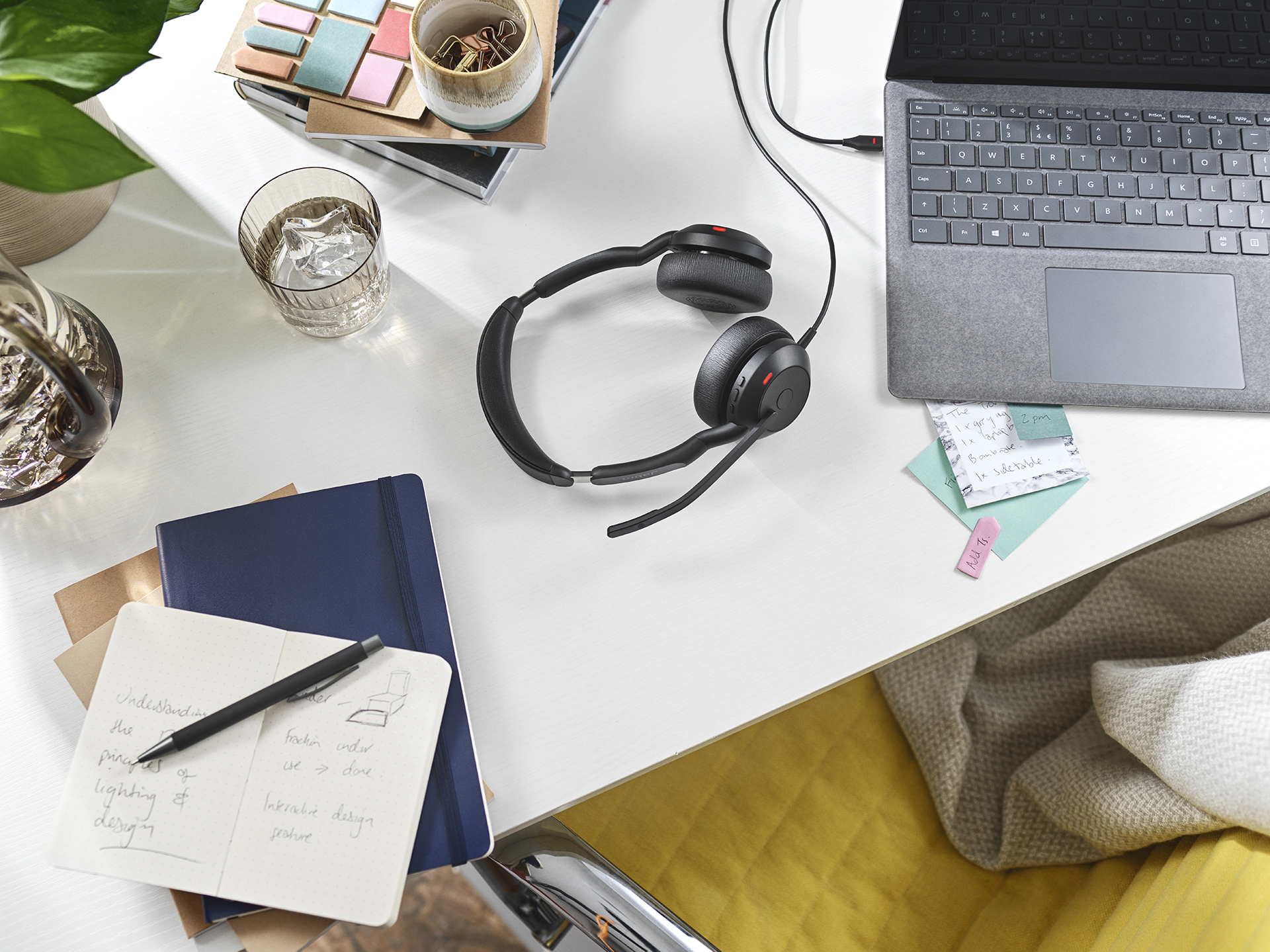 Jabra _Evolve2 50 contextual overhead Office White Desk Small