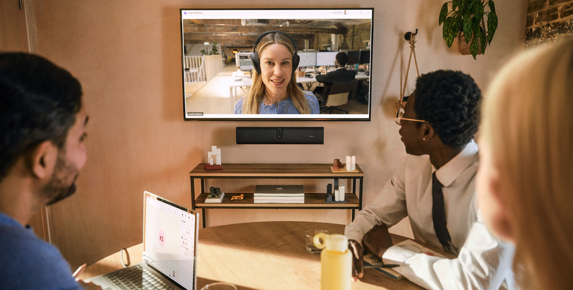 Jabra-PanaCast-U30-Lifestyle-Meeting-Wall-Mounted-Medium