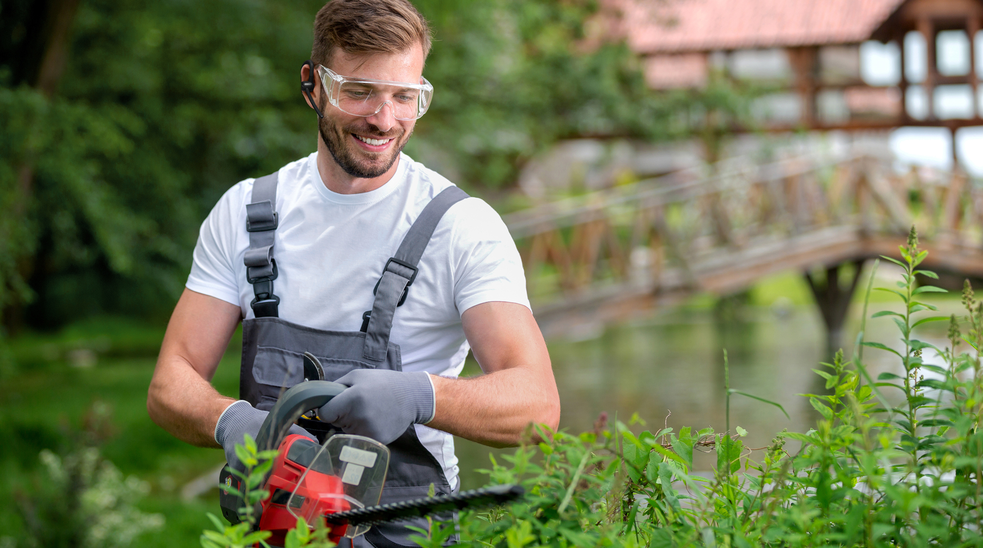Jabra-Perform-Go-4-Lifestyle-Image-Gardener