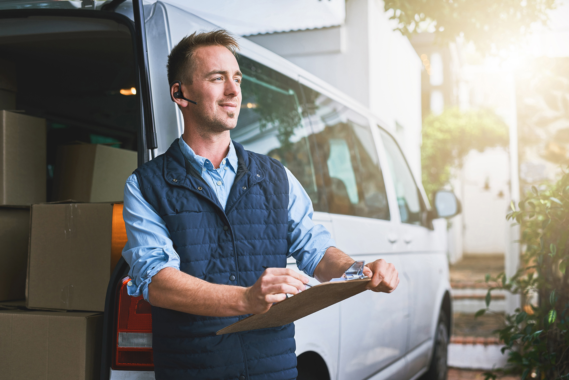 Jabra-Perform-Go-4-Lifestyle-Image-Courier