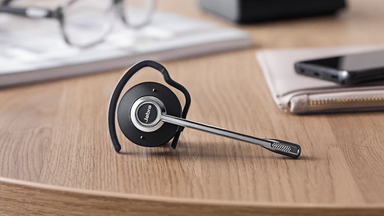 Jabra Engage 75 Convertible Lifestyle Image